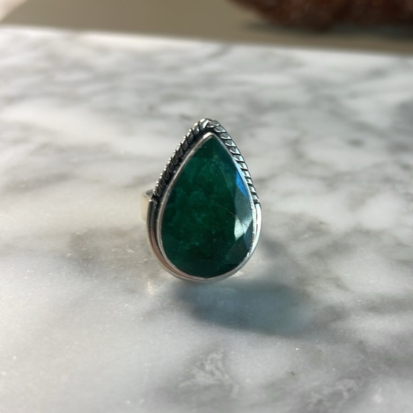 Large tear drop natural emerald gemstone ring 925 sterling silver in size 6 - Picture 10 of 10